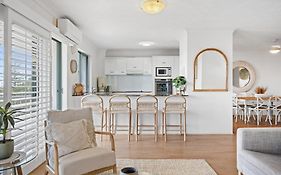 Ocean View Dreaming, Metres To The Beach!